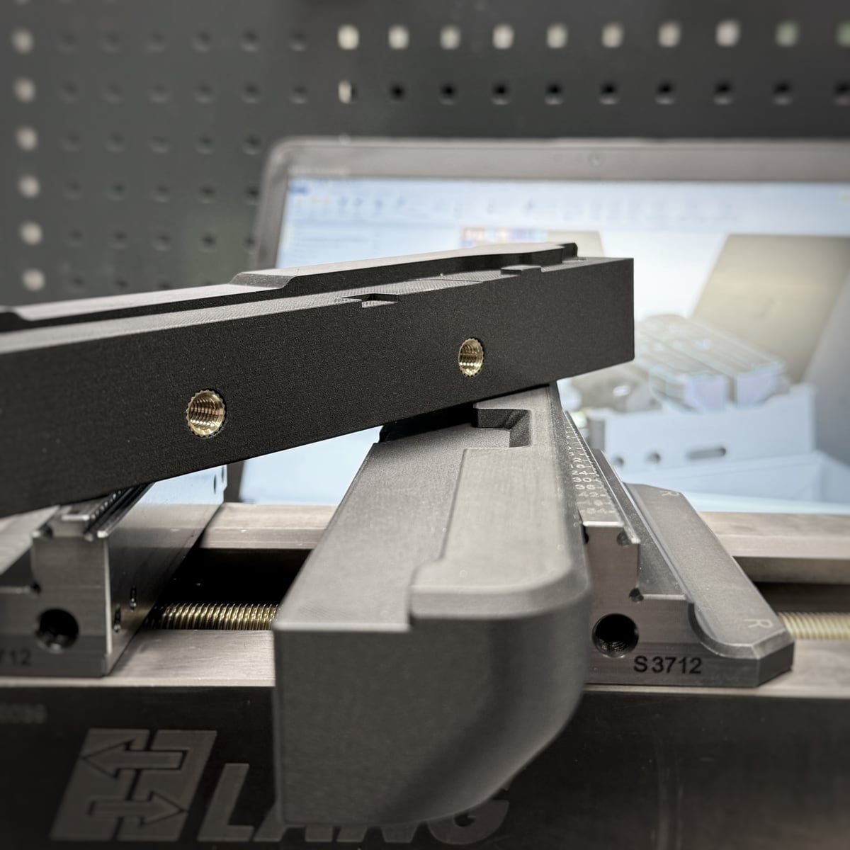 Printed composite component with threaded inserts